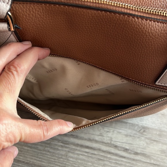 GUESS Two-Tone Shoulder Bag - NWT and original packaging filler - Picture 5 of 13